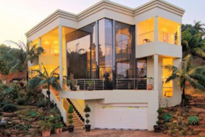 Modern Umhlanga Villa, Ocean Views & Rooftop Pool